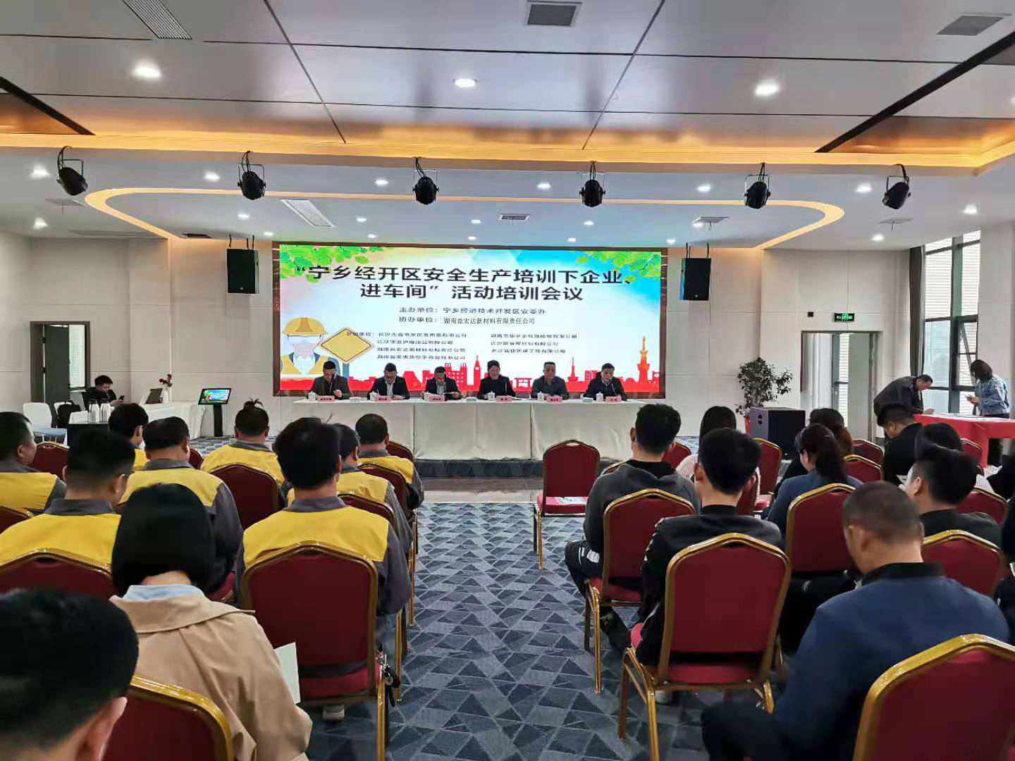 湖南益宏達新材料有限責(zé)任公司,HDPE、土工布、土工膜、土工格柵、排水網(wǎng)