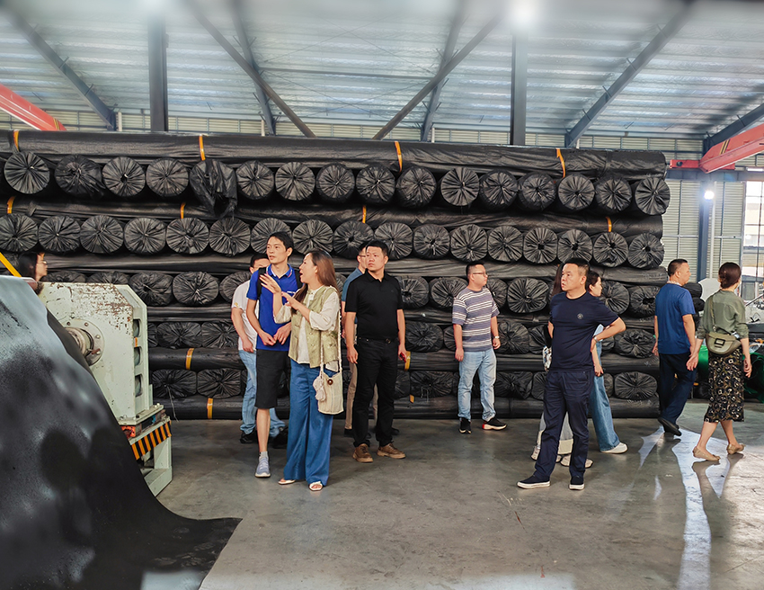 湖南益宏達(dá)新材料有限責(zé)任公司,HDPE、土工布、土工膜、土工格柵、排水網(wǎng)